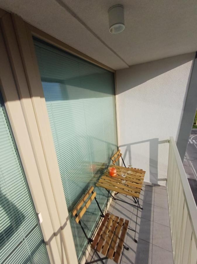 New Air-Conditioned Apartment 5 Minutes By Walk From The Airport With Free Garage Parking Bratislava Exterior photo